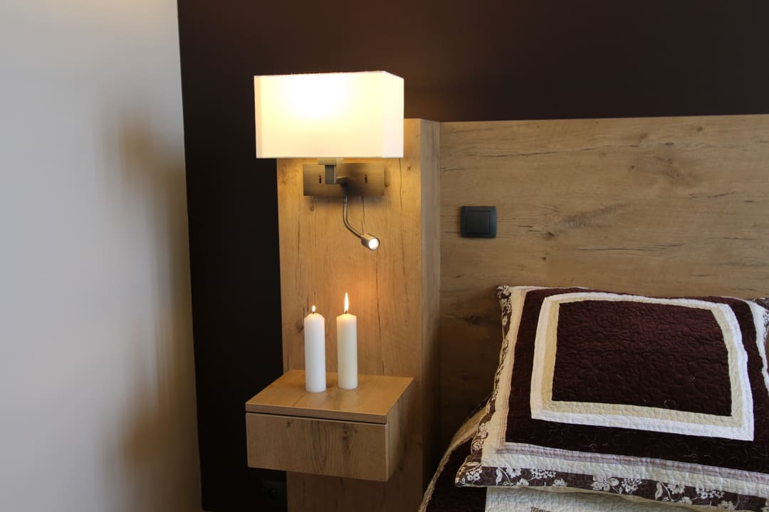 Une chambre rustique et moderne03